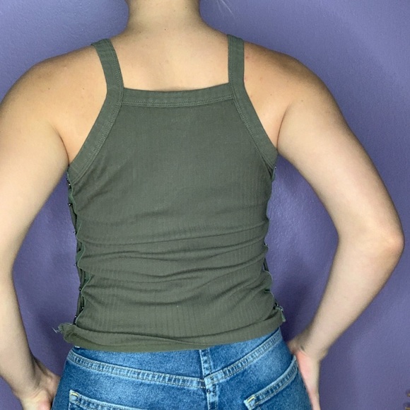 Green side lace tank - Picture 3 of 4